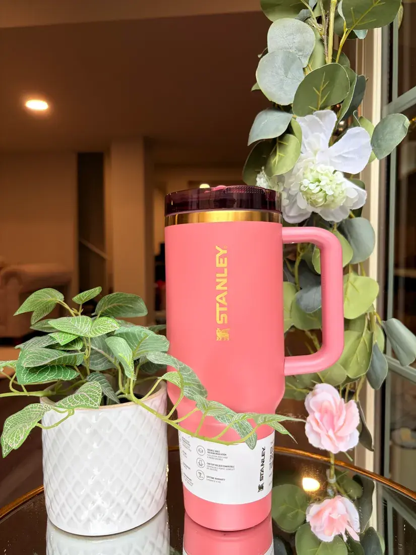 Stanley 40oz Gilded Flip Straw in Antique Pink