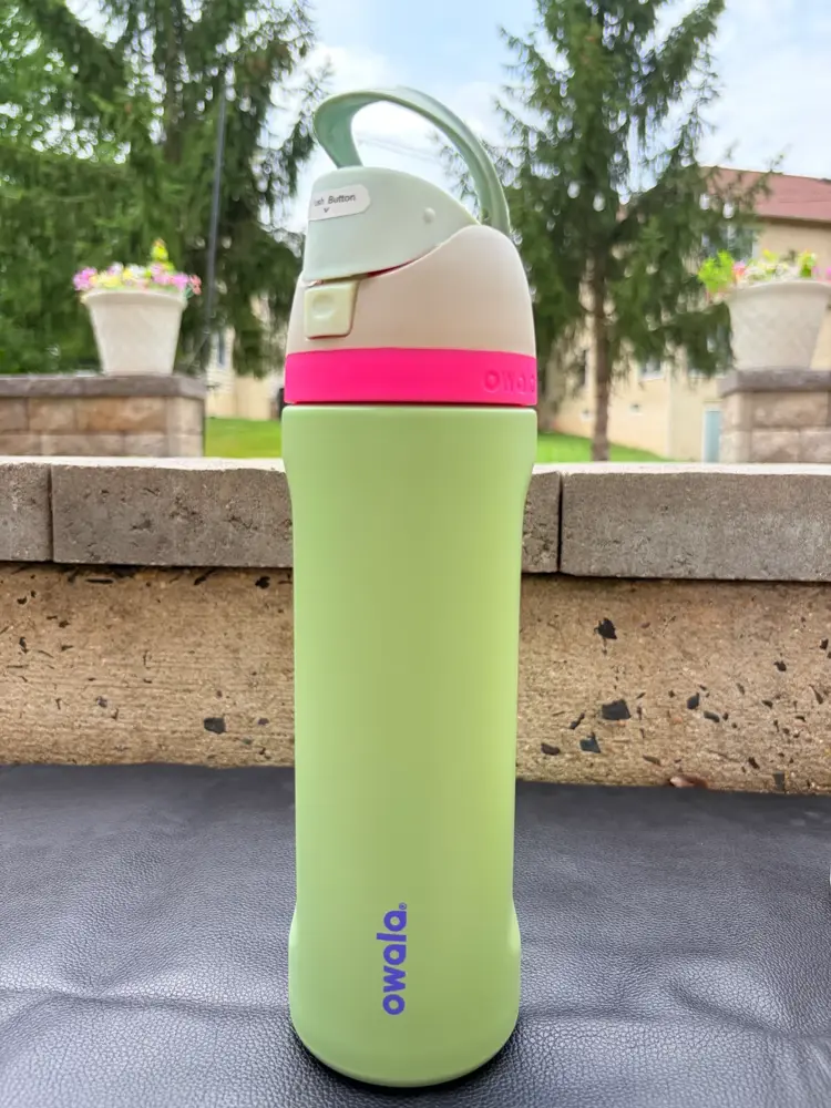 Owala FreeSip in Neo Sage