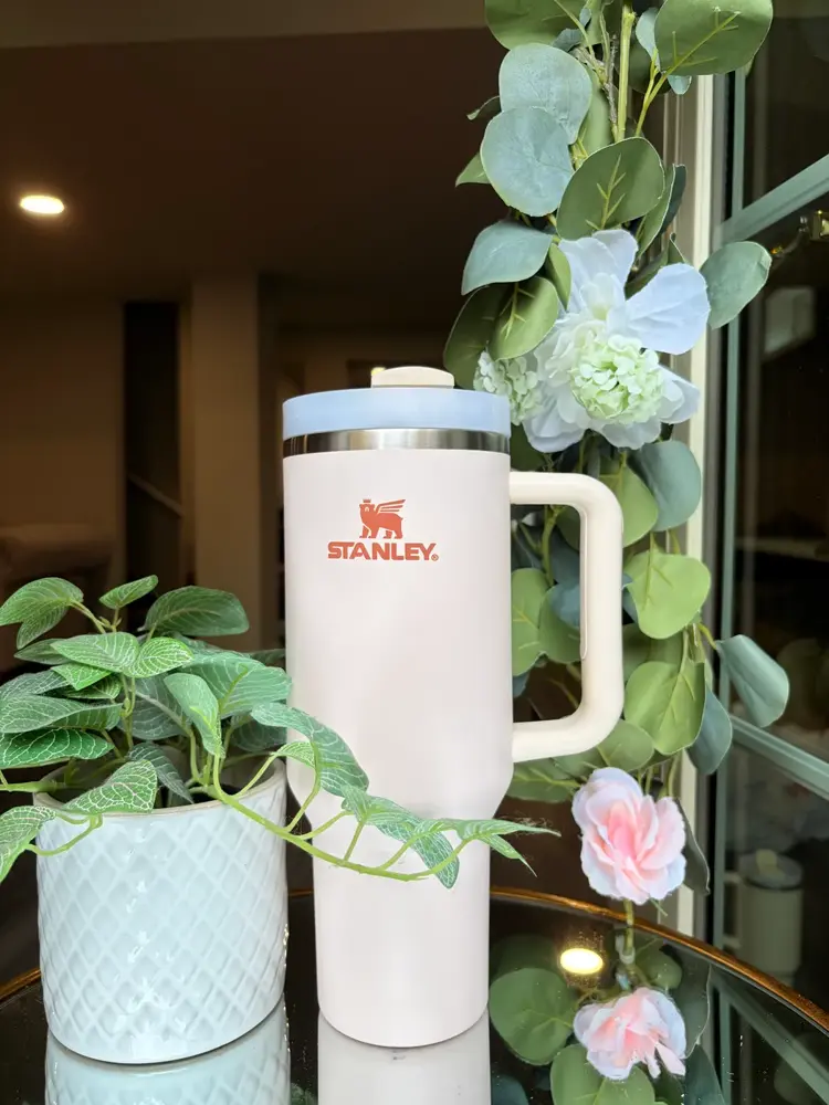 Stanley Quencher in Dusk Pink
