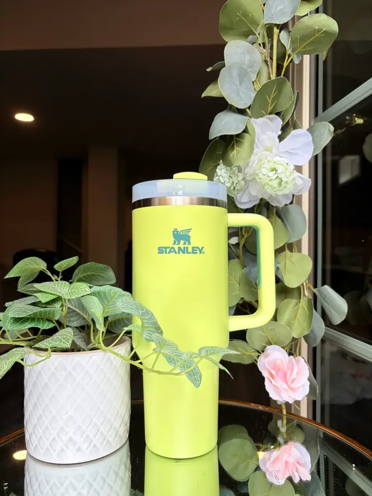 Stanley Quencher in Fluorescent Green